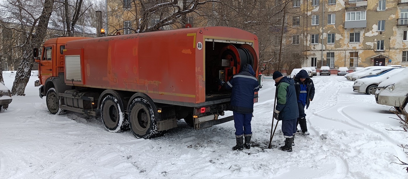 Прочистка канализации от засоров гидропромывочной машиной и специальным оборудованием в Донском
