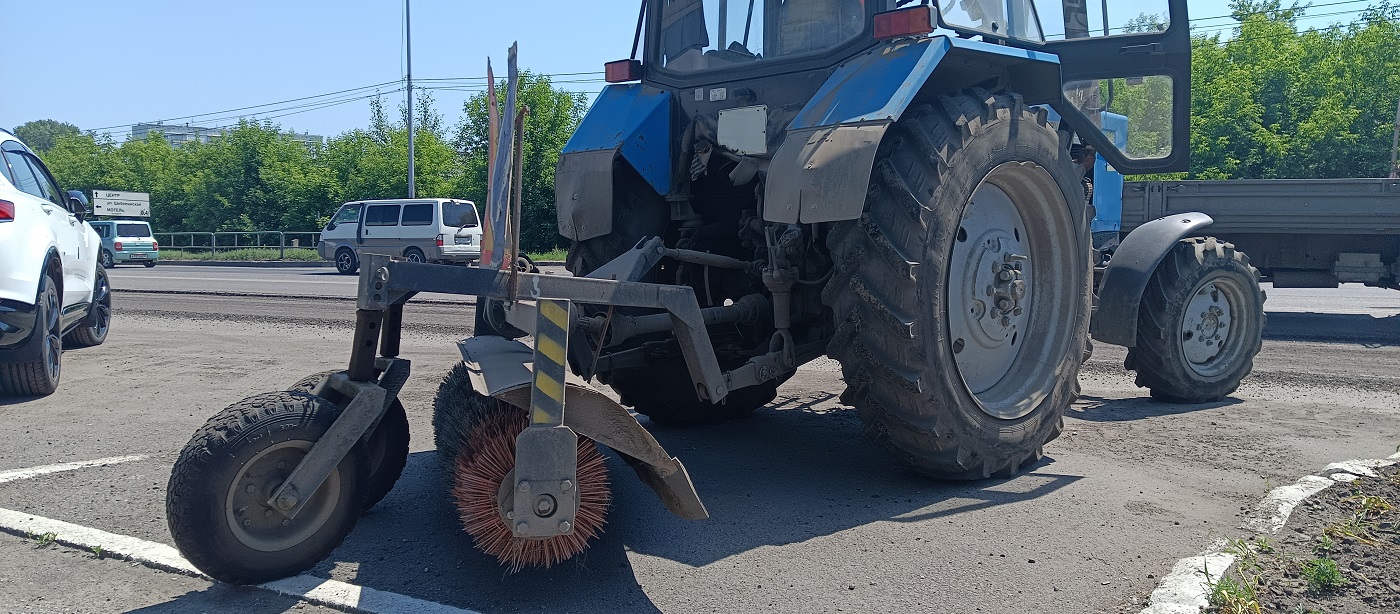 Услуги трактора с щеткой МТЗ в Тульской области